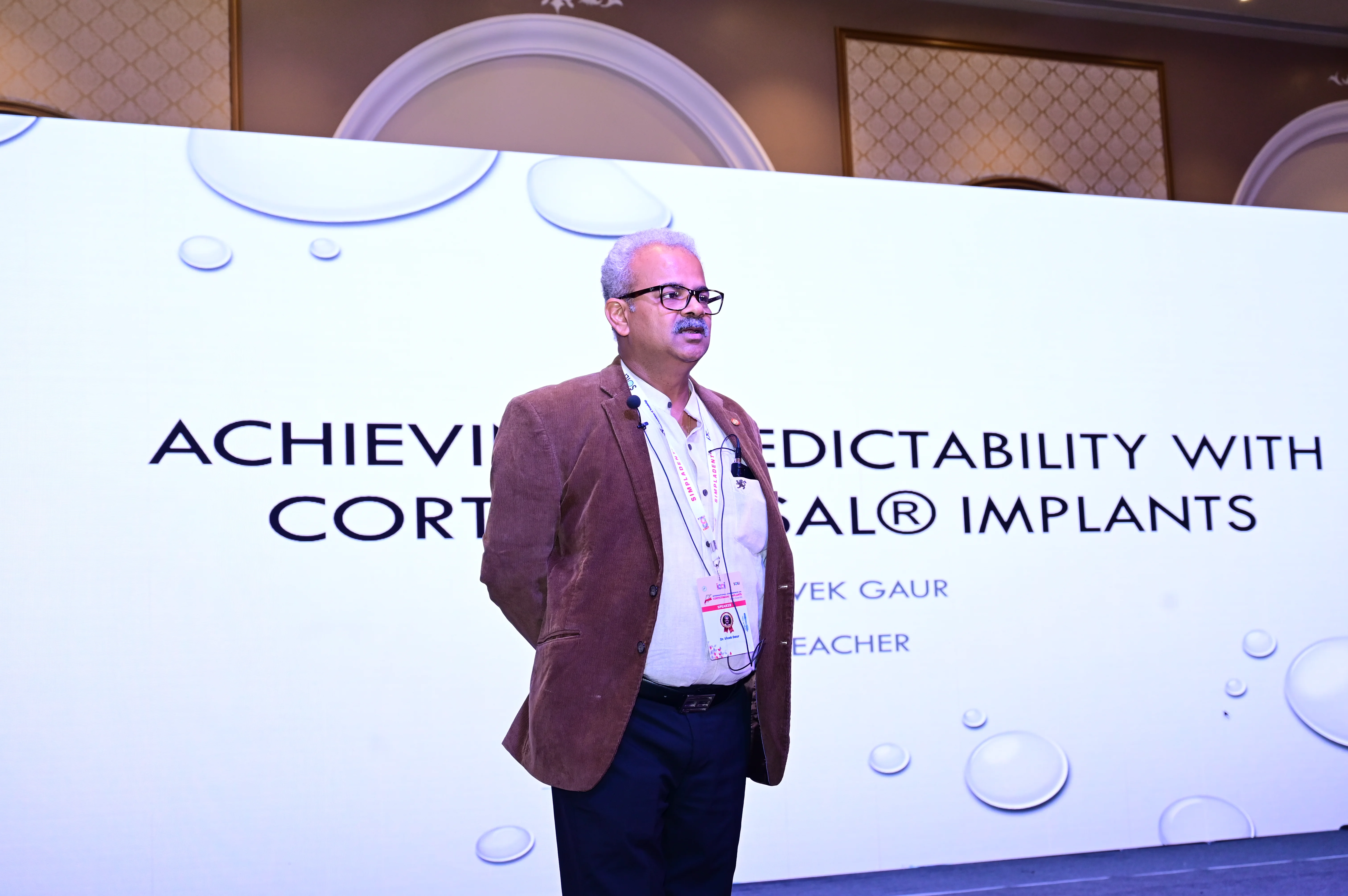 Dr. Vivek Gaur patient consultation